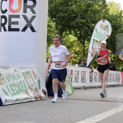 06.09.2026 - CURREX Alsterlauf Yannick Fuchs http://msf.ph/oto/10231277 06.09.2026 11:57:36 Ziel 1154, 1174, 1187, 1188, 1193, 2484 meine-sportfotos.de