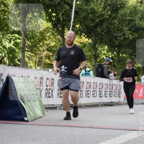 06.09.2026 - CURREX Alsterlauf Yannick Fuchs http://msf.ph/oto/10231286 06.09.2026 11:56:19 Ziel 1032, 1142, 1162, 1214, 8267 meine-sportfotos.de