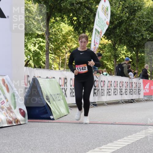 06.09.2026 - CURREX Alsterlauf Yannick Fuchs http://msf.ph/oto/10231293 06.09.2026 11:56:23 Ziel 1032, 1103, 1142, 8267 meine-sportfotos.de
