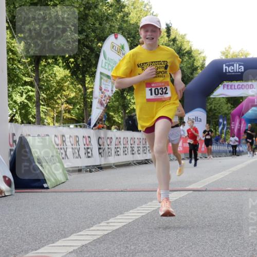 06.09.2026 - CURREX Alsterlauf Yannick Fuchs http://msf.ph/oto/10231302 06.09.2026 11:56:25 Ziel 1032, 1103, 1142, 1211, 8267 meine-sportfotos.de