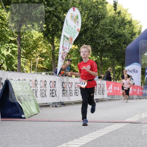 06.09.2026 - CURREX Alsterlauf Yannick Fuchs http://msf.ph/oto/10231311 06.09.2026 11:56:28 Ziel 1032, 1035, 1103, 1142, 1211, 8267 meine-sportfotos.de