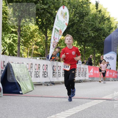 06.09.2026 - CURREX Alsterlauf Yannick Fuchs http://msf.ph/oto/10231313 06.09.2026 11:56:28 Ziel 1032, 1035, 1103, 1142, 1211, 8267 meine-sportfotos.de
