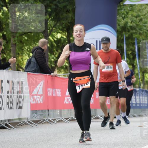 06.09.2026 - CURREX Alsterlauf Yannick Fuchs http://msf.ph/oto/10231321 06.09.2026 11:57:42 Ziel 1187, 1188, 1210, 2484 meine-sportfotos.de