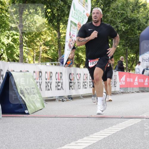 06.09.2026 - CURREX Alsterlauf Yannick Fuchs http://msf.ph/oto/10231324 06.09.2026 11:56:33 Ziel 1035, 1103, 1144, 1172, 1211 meine-sportfotos.de
