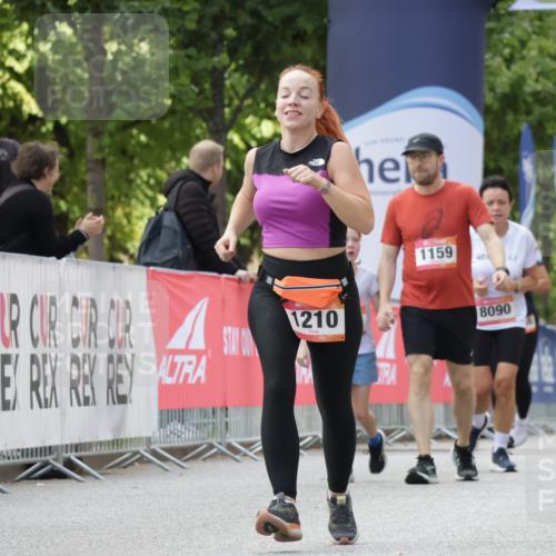 06.09.2026 - CURREX Alsterlauf Yannick Fuchs http://msf.ph/oto/10231332 06.09.2026 11:57:42 Ziel 1187, 1188, 1210, 2484 meine-sportfotos.de