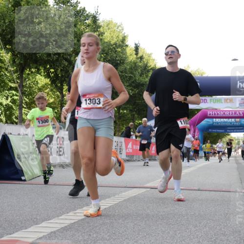 06.09.2026 - CURREX Alsterlauf Yannick Fuchs http://msf.ph/oto/10231368 06.09.2026 11:56:50 Ziel 1056, 1102, 1148, 1300, 1303, 1336, 6390, 8098 meine-sportfotos.de