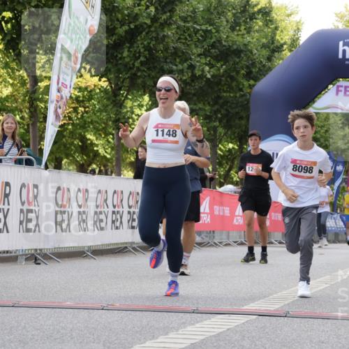 06.09.2026 - CURREX Alsterlauf Yannick Fuchs http://msf.ph/oto/10231376 06.09.2026 11:56:53 Ziel 1056, 1102, 1148, 1171, 1248, 1257, 1300, 1303, 1336, 6390, 8098 meine-sportfotos.de