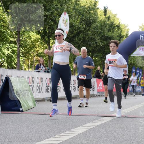 06.09.2026 - CURREX Alsterlauf Yannick Fuchs http://msf.ph/oto/10231382 06.09.2026 11:56:54 Ziel 1056, 1102, 1148, 1171, 1248, 1257, 1300, 1303, 1336, 6390, 8098, 8325 meine-sportfotos.de