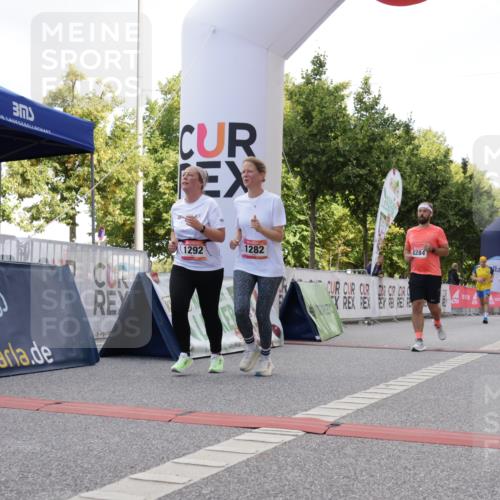 06.09.2026 - CURREX Alsterlauf Yannick Fuchs http://msf.ph/oto/10231423 06.09.2026 11:57:05 Ziel 1055, 1228, 1229, 1248, 1257, 1282, 1292, 8284, 8325, 8326 meine-sportfotos.de