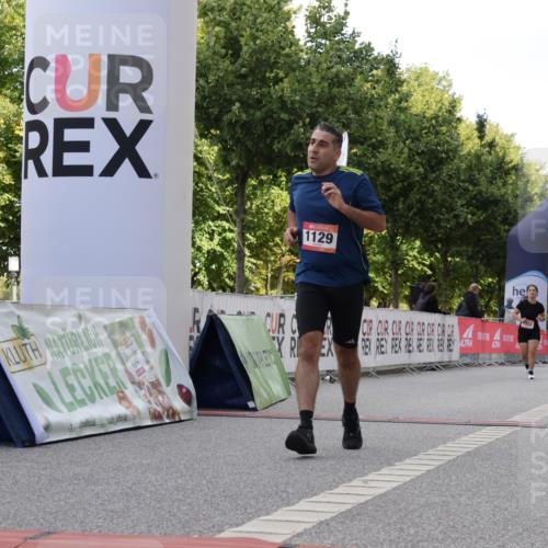 06.09.2026 - CURREX Alsterlauf Yannick Fuchs http://msf.ph/oto/10231453 06.09.2026 11:57:22 Ziel 1129, 1346, 8138 meine-sportfotos.de