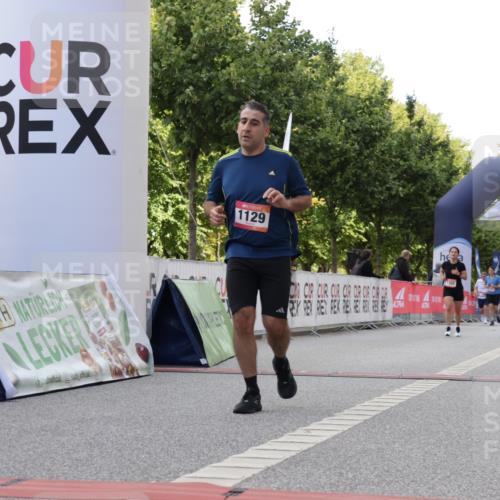 06.09.2026 - CURREX Alsterlauf Yannick Fuchs http://msf.ph/oto/10231454 06.09.2026 11:57:22 Ziel 1129, 1346, 8138 meine-sportfotos.de