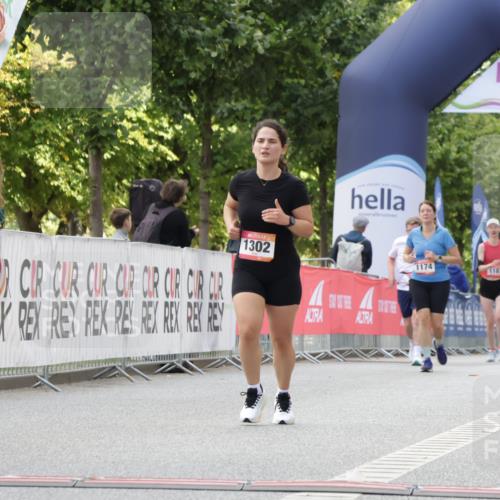 06.09.2026 - CURREX Alsterlauf Yannick Fuchs http://msf.ph/oto/10231455 06.09.2026 11:57:25 Ziel 1129, 1154, 1302 meine-sportfotos.de