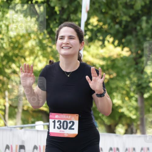 06.09.2026 - CURREX Alsterlauf Yannick Fuchs http://msf.ph/oto/10231464 06.09.2026 11:57:28 Ziel 1129, 1154, 1193, 1302 meine-sportfotos.de