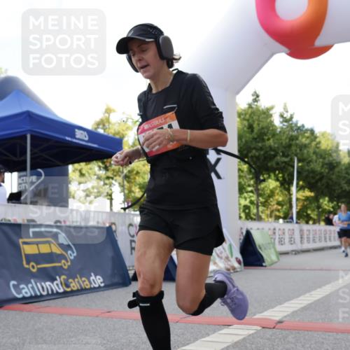 06.09.2026 - CURREX Alsterlauf Yannick Fuchs http://msf.ph/oto/10231471 06.09.2026 11:57:31 Ziel 1154, 1174, 1193, 1302, 2484 meine-sportfotos.de