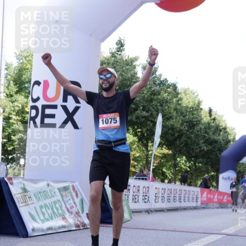 06.09.2026 - CURREX Alsterlauf Yannick Fuchs http://msf.ph/oto/10231500 06.09.2026 11:57:59 Ziel 1036, 1075, 1084, 1241 meine-sportfotos.de