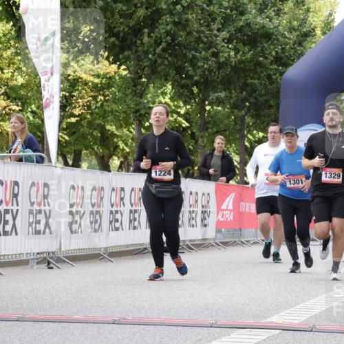 06.09.2026 - CURREX Alsterlauf Yannick Fuchs http://msf.ph/oto/10231655 06.09.2026 11:58:50 Ziel 1001, 1224, 1301, 1329, 1347, 4444, 8046, 8137 meine-sportfotos.de