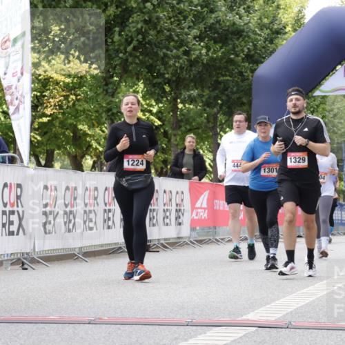 06.09.2026 - CURREX Alsterlauf Yannick Fuchs http://msf.ph/oto/10231656 06.09.2026 11:58:50 Ziel 1001, 1224, 1301, 1329, 1347, 4444, 8046, 8137 meine-sportfotos.de