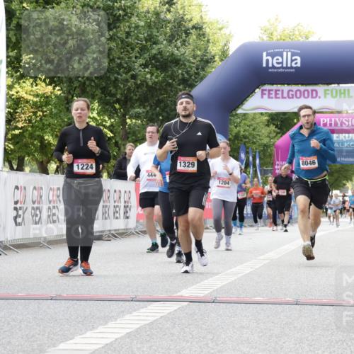 06.09.2026 - CURREX Alsterlauf Yannick Fuchs http://msf.ph/oto/10231660 06.09.2026 11:58:51 Ziel 1001, 1224, 1301, 1329, 1347, 4444, 8046, 8137 meine-sportfotos.de