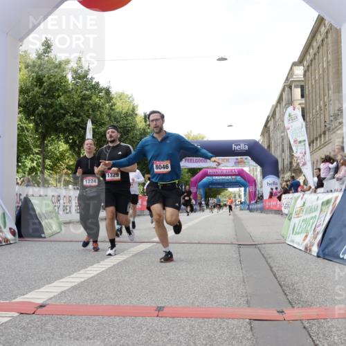 06.09.2026 - CURREX Alsterlauf Yannick Fuchs http://msf.ph/oto/10231666 06.09.2026 11:58:53 Ziel 1224, 1301, 1329, 1347, 4444, 8046, 8137 meine-sportfotos.de