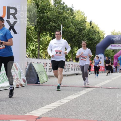 06.09.2026 - CURREX Alsterlauf Yannick Fuchs http://msf.ph/oto/10231676 06.09.2026 11:58:56 Ziel 1111, 1224, 1301, 1327, 1329, 4444, 8046 meine-sportfotos.de