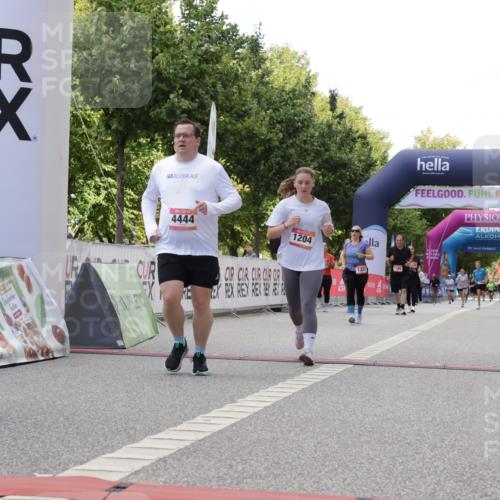 06.09.2026 - CURREX Alsterlauf Yannick Fuchs http://msf.ph/oto/10231677 06.09.2026 11:58:56 Ziel 1111, 1224, 1301, 1327, 1329, 4444, 8046 meine-sportfotos.de