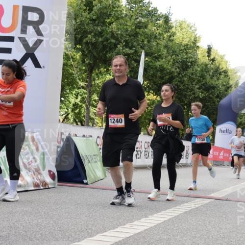 06.09.2026 - CURREX Alsterlauf Yannick Fuchs http://msf.ph/oto/10231694 06.09.2026 11:59:04 Ziel 1081, 1111, 1130, 1200, 1240, 1327, 1333, 8070 meine-sportfotos.de