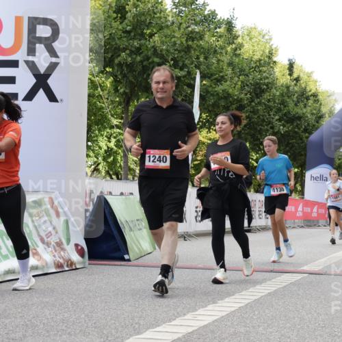 06.09.2026 - CURREX Alsterlauf Yannick Fuchs http://msf.ph/oto/10231695 06.09.2026 11:59:04 Ziel 1081, 1111, 1130, 1200, 1240, 1327, 1333, 8070 meine-sportfotos.de