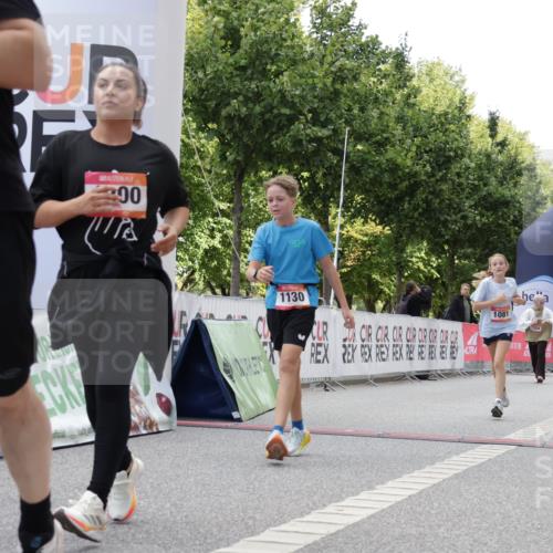 06.09.2026 - CURREX Alsterlauf Yannick Fuchs http://msf.ph/oto/10231700 06.09.2026 11:59:05 Ziel 1081, 1111, 1130, 1200, 1240, 1327, 1333, 8070 meine-sportfotos.de