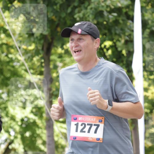 06.09.2026 - CURREX Alsterlauf Yannick Fuchs http://msf.ph/oto/10231723 06.09.2026 11:59:16 Ziel 1037, 1038, 1254, 1304, 1330 meine-sportfotos.de