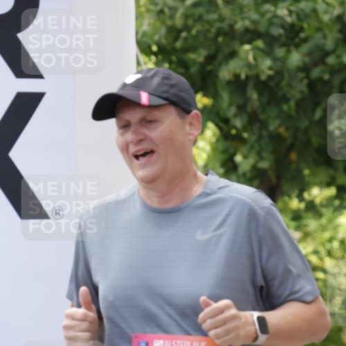06.09.2026 - CURREX Alsterlauf Yannick Fuchs http://msf.ph/oto/10231728 06.09.2026 11:59:17 Ziel 1037, 1038, 1254, 1304, 1330 meine-sportfotos.de