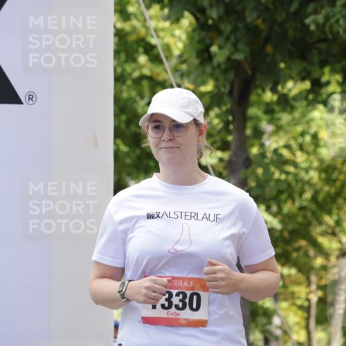 06.09.2026 - CURREX Alsterlauf Yannick Fuchs http://msf.ph/oto/10231737 06.09.2026 11:59:19 Ziel 1037, 1038, 1254, 1304, 1330 meine-sportfotos.de