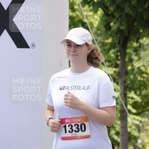 06.09.2026 - CURREX Alsterlauf Yannick Fuchs http://msf.ph/oto/10231738 06.09.2026 11:59:19 Ziel 1037, 1038, 1254, 1304, 1330 meine-sportfotos.de