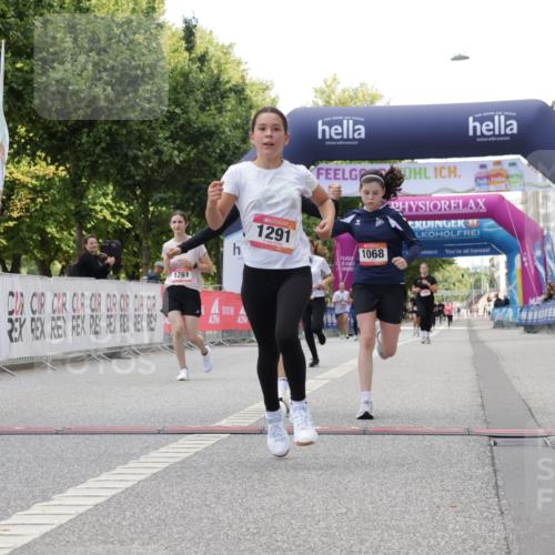 06.09.2026 - CURREX Alsterlauf Yannick Fuchs http://msf.ph/oto/10231755 06.09.2026 11:59:25 Ziel 1037, 1038, 1068, 1069, 1173, 1261, 1291, 1330 meine-sportfotos.de