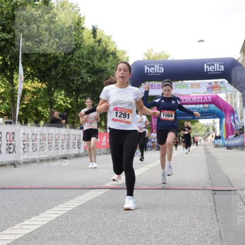 06.09.2026 - CURREX Alsterlauf Yannick Fuchs http://msf.ph/oto/10231756 06.09.2026 11:59:26 Ziel 1037, 1038, 1068, 1069, 1173, 1261, 1291, 1330 meine-sportfotos.de