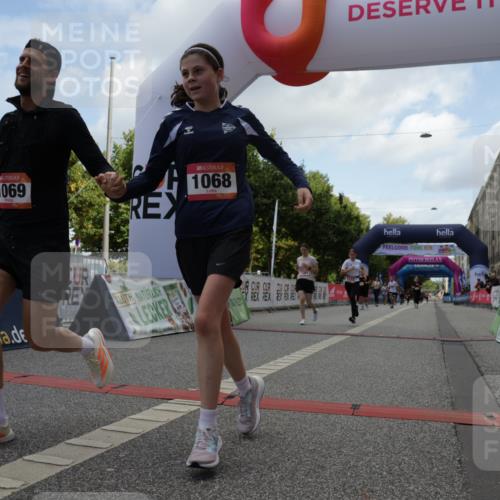 06.09.2026 - CURREX Alsterlauf Yannick Fuchs http://msf.ph/oto/10231766 06.09.2026 11:59:28 Ziel 1018, 1038, 1068, 1069, 1173, 1261, 1291 meine-sportfotos.de