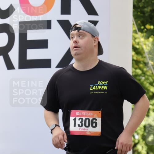 06.09.2026 - CURREX Alsterlauf Yannick Fuchs http://msf.ph/oto/10231781 06.09.2026 11:58:26 Ziel 1158, 1306, 8016 meine-sportfotos.de