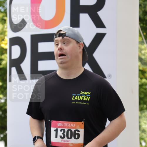 06.09.2026 - CURREX Alsterlauf Yannick Fuchs http://msf.ph/oto/10231789 06.09.2026 11:58:26 Ziel 1158, 1306, 8016 meine-sportfotos.de