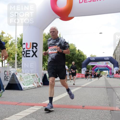 06.09.2026 - CURREX Alsterlauf Yannick Fuchs http://msf.ph/oto/10231817 06.09.2026 11:59:45 Ziel 1006, 1098, 1120, 1205, 1206, 1215, 1262, 1266, 1275, 8139 meine-sportfotos.de