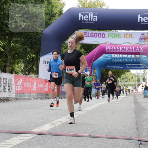 06.09.2026 - CURREX Alsterlauf Yannick Fuchs http://msf.ph/oto/10231847 06.09.2026 12:00:06 Ziel 1104, 1289, 1315, 8239, 8240 meine-sportfotos.de
