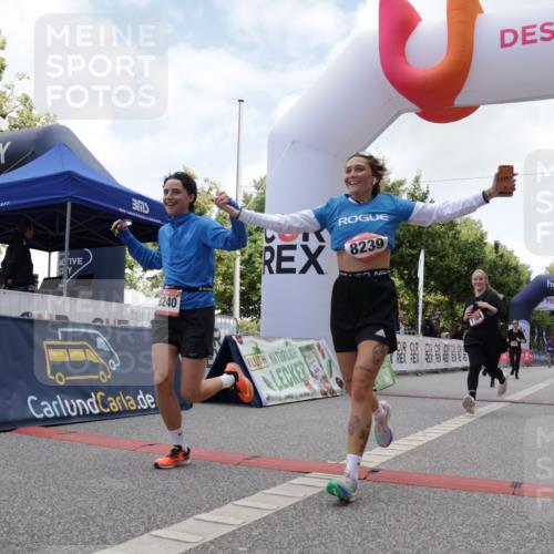 06.09.2026 - CURREX Alsterlauf Yannick Fuchs http://msf.ph/oto/10231877 06.09.2026 12:00:11 Ziel 1104, 1276, 1289, 1315, 1322, 8239, 8240 meine-sportfotos.de