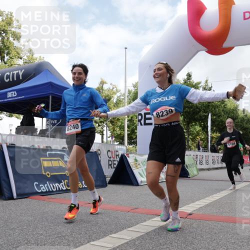 06.09.2026 - CURREX Alsterlauf Yannick Fuchs http://msf.ph/oto/10231878 06.09.2026 12:00:12 Ziel 1104, 1276, 1289, 1315, 1322, 8239, 8240 meine-sportfotos.de
