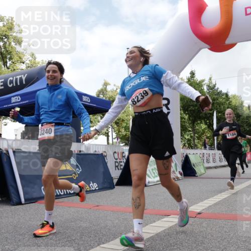 06.09.2026 - CURREX Alsterlauf Yannick Fuchs http://msf.ph/oto/10231879 06.09.2026 12:00:12 Ziel 1104, 1276, 1289, 1315, 1322, 8239, 8240 meine-sportfotos.de