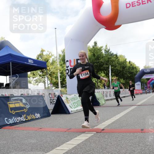 06.09.2026 - CURREX Alsterlauf Yannick Fuchs http://msf.ph/oto/10231880 06.09.2026 12:00:12 Ziel 1104, 1276, 1289, 1315, 1322, 8239, 8240 meine-sportfotos.de