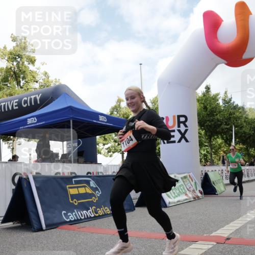 06.09.2026 - CURREX Alsterlauf Yannick Fuchs http://msf.ph/oto/10231882 06.09.2026 12:00:13 Ziel 1104, 1276, 1289, 1315, 1322, 8239, 8240 meine-sportfotos.de