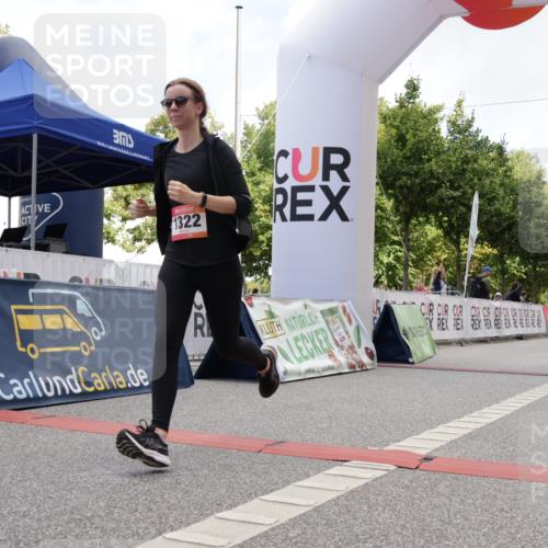 06.09.2026 - CURREX Alsterlauf Yannick Fuchs http://msf.ph/oto/10231890 06.09.2026 12:00:16 Ziel 1104, 1276, 1315, 1322, 8239, 8240 meine-sportfotos.de
