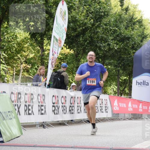 06.09.2026 - CURREX Alsterlauf Yannick Fuchs http://msf.ph/oto/10231898 06.09.2026 12:00:20 Ziel 1191, 1276, 1322 meine-sportfotos.de