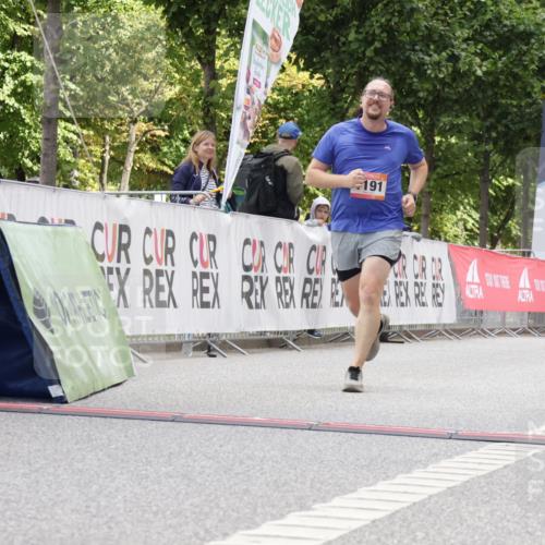 06.09.2026 - CURREX Alsterlauf Yannick Fuchs http://msf.ph/oto/10231899 06.09.2026 12:00:20 Ziel 1191, 1276, 1322 meine-sportfotos.de