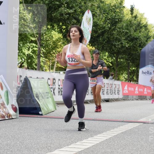 06.09.2026 - CURREX Alsterlauf Yannick Fuchs http://msf.ph/oto/10231913 06.09.2026 12:00:26 Ziel 1191, 1238, 1325, 1332 meine-sportfotos.de