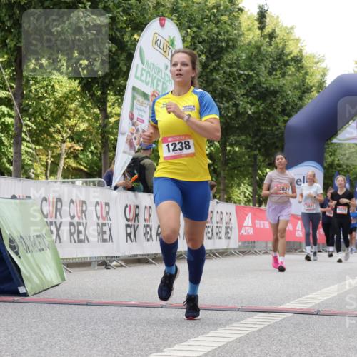 06.09.2026 - CURREX Alsterlauf Yannick Fuchs http://msf.ph/oto/10231920 06.09.2026 12:00:30 Ziel 1238, 1325, 1332, 8202 meine-sportfotos.de