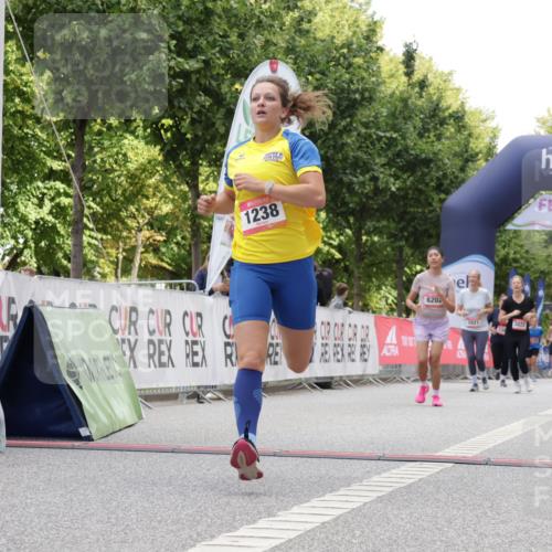06.09.2026 - CURREX Alsterlauf Yannick Fuchs http://msf.ph/oto/10231921 06.09.2026 12:00:30 Ziel 1238, 1325, 1332, 8202 meine-sportfotos.de